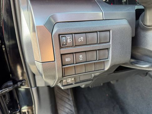 Certified 2025 Toyota Tacoma SR5 AWD/4WD image 30