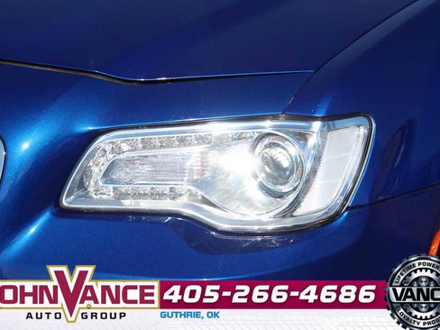 Used 2021 Chrysler 300 Touring L image 4