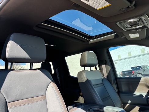 Used 2022 GMC Sierra 1500 Denali image 39