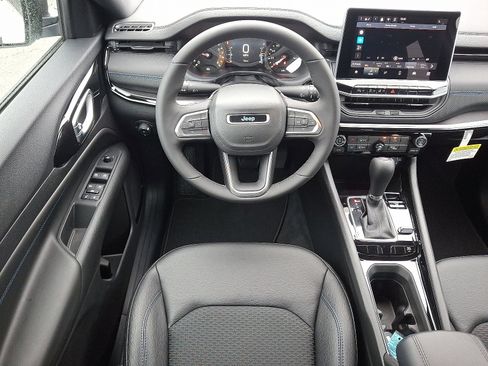 New 2026 Jeep Compass Latitude image 11
