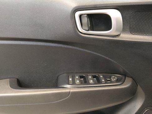 Used 2020 Hyundai Venue SE FWD image 27