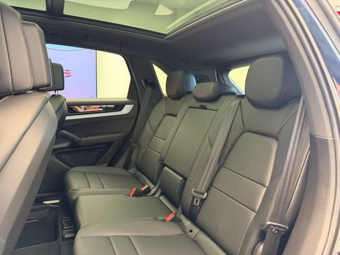 Used 2024 Porsche Cayenne AWD/4WD image 15