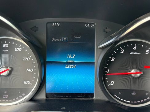 Used 2022 Mercedes-Benz GLC 300 w/ Multimedia Package Lite image 32