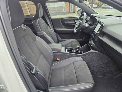 Certified 2023 Volvo XC40 Recharge Plus image 11