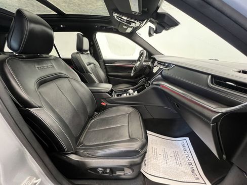 Used 2024 Jeep Grand Cherokee Overland image 9