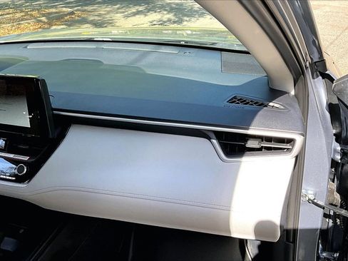 Used 2026 Toyota Corolla Cross L image 22