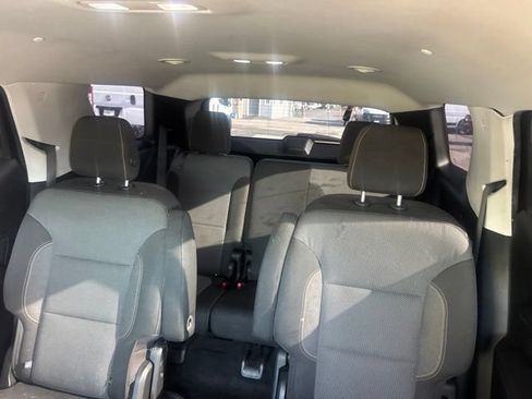 Used 2018 Chevrolet Traverse LT FWD image 10