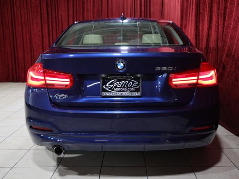 Used 2018 BMW 320i Sedan RWD image 10