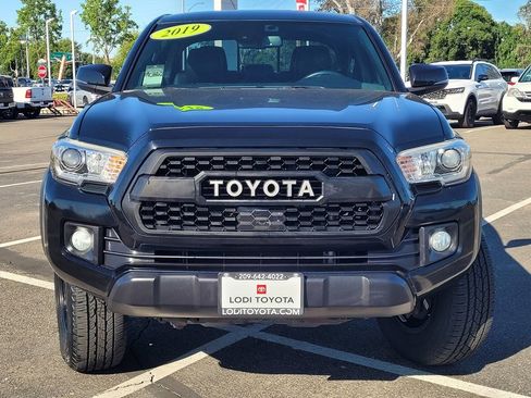 Used 2019 Toyota Tacoma TRD Off-Road AWD/4WD image 2