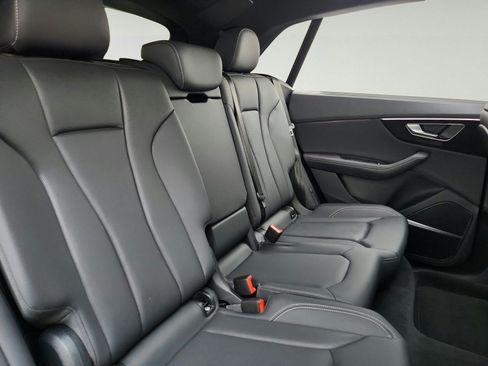 Used 2025 Audi Q8 Premium Plus AWD/4WD image 32