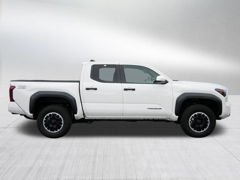 Certified 2024 Toyota Tacoma TRD Off-Road image 8