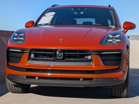 Certified 2024 Porsche Macan image 8