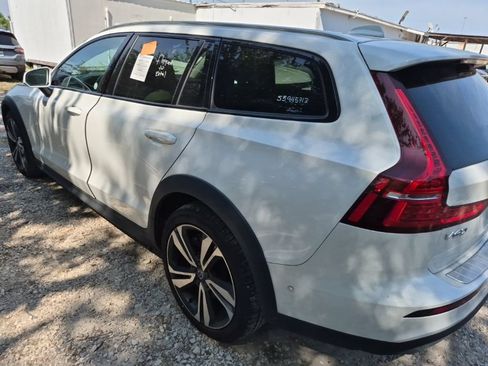 Used 2025 Volvo V60 B5 Cross Country Plus AWD/4WD image 2