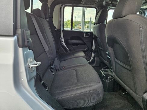 Used 2023 Jeep Gladiator Overland image 10