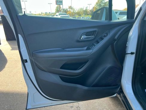 Used 2020 Chevrolet Trax LS w/ Tint and Cruise Package image 12