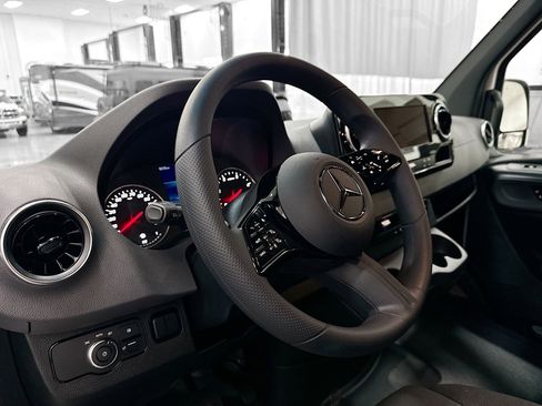 Certified 2025 Mercedes-Benz Sprinter 2500 image 10