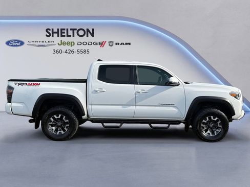 Used 2018 Toyota Tacoma TRD Off-Road w/ Technology Package AWD/4WD image 7