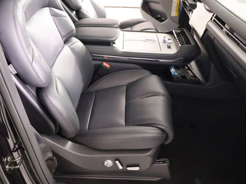 New 2026 Lincoln Navigator L Reserve AWD/4WD image 13