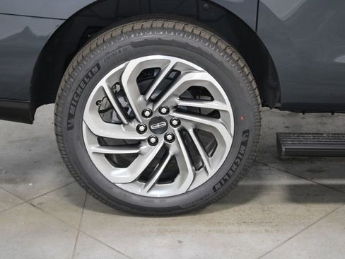 New 2026 Lincoln Navigator L Reserve AWD/4WD image 15