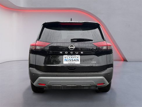 Used 2023 Nissan Rogue S image 4