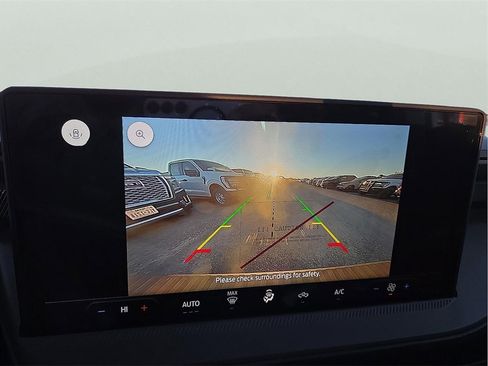 New 2025 Ford Maverick XL image 13