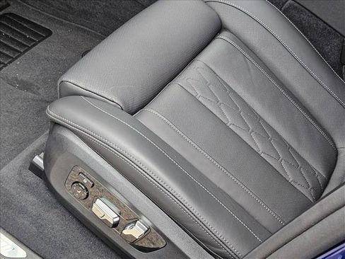 New 2025 BMW X7 M60i image 4