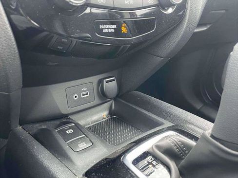 Used 2022 Nissan Rogue Sport SL image 31