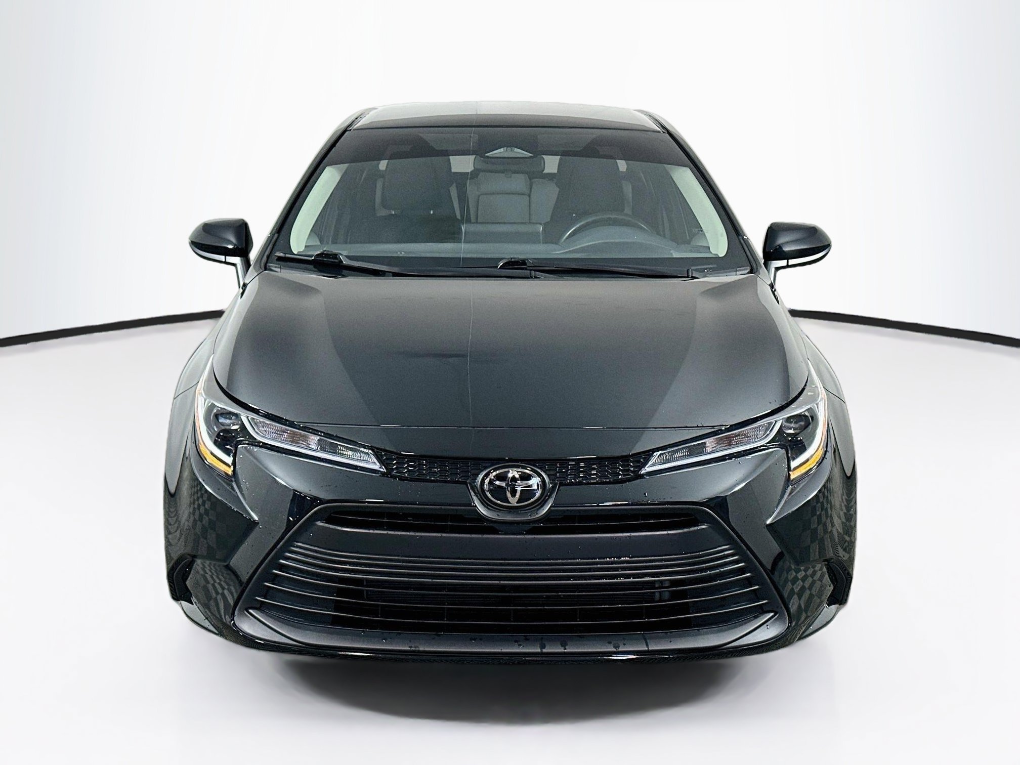 Used 2025 Toyota Corolla LE FWD image 2