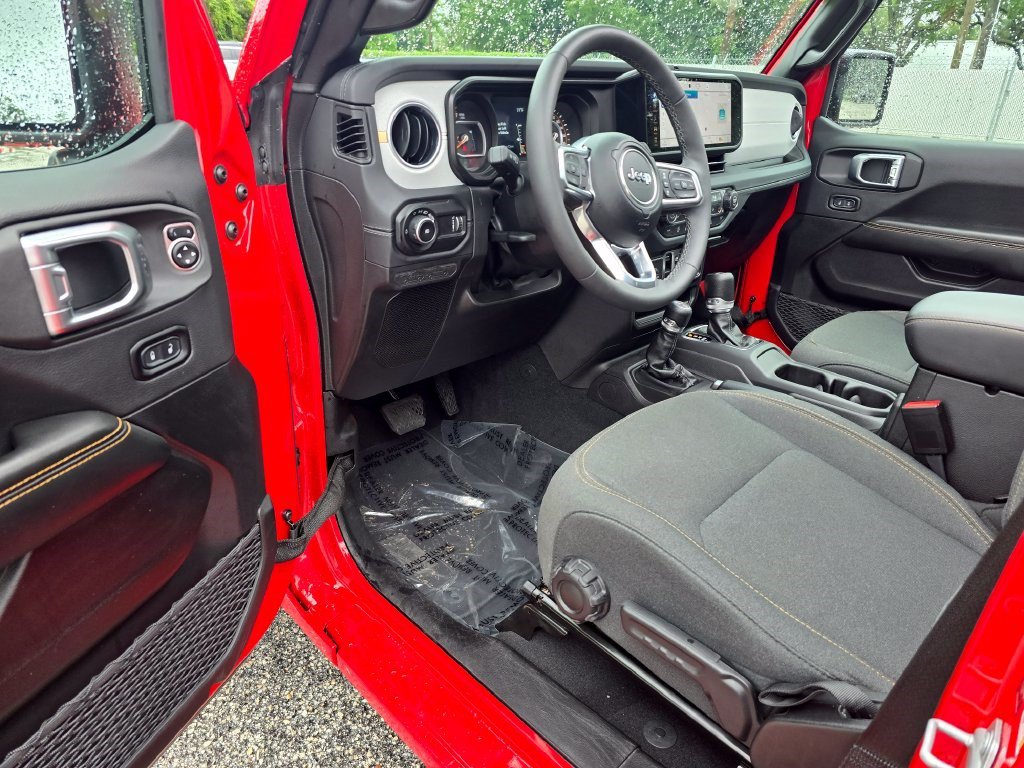 Used 2026 Jeep Wrangler Unlimited Sahara AWD/4WD image 15