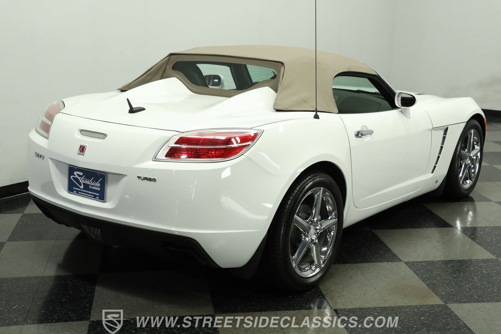 Used 2009 Saturn Sky Red Line RWD image 11