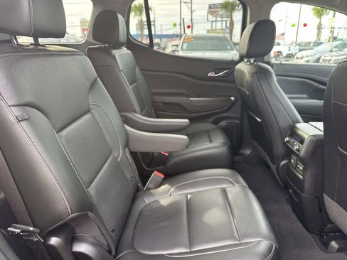 Used 2023 GMC Acadia SLT image 10