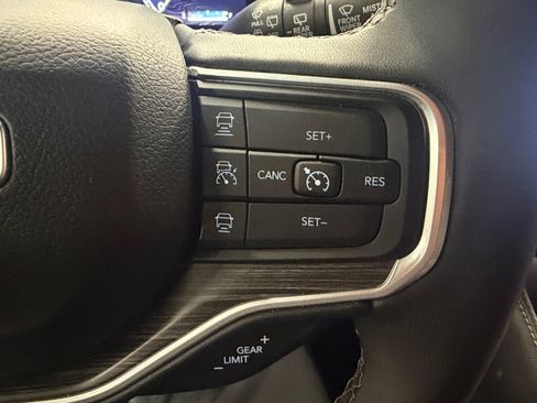 Used 2024 Jeep Wagoneer L Series II RWD image 43