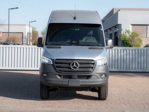 Used 2025 Mercedes-Benz Sprinter 2500 image 2