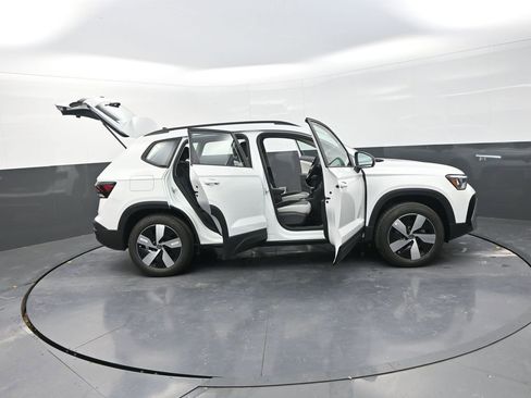 New 2026 Volkswagen Taos S image 33