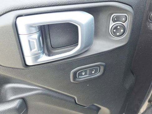 Used 2022 Jeep Wrangler Unlimited Sport image 24