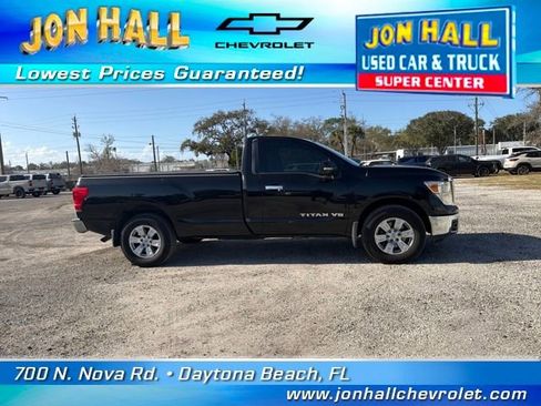 Used 2018 Nissan Titan SV image 15