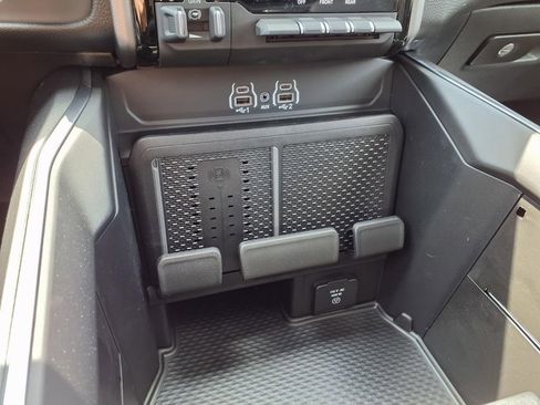 New 2026 RAM 1500 Laramie AWD/4WD image 10