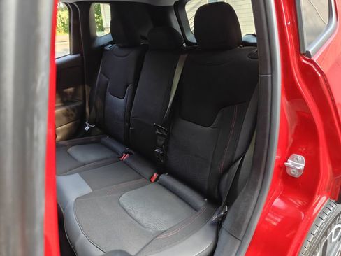 Used 2015 Jeep Renegade Trailhawk AWD/4WD image 13