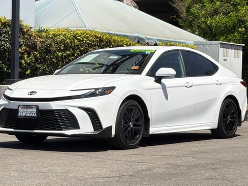 Used 2026 Toyota Camry SE w/ Multimedia Upgrade Package FWD image 8