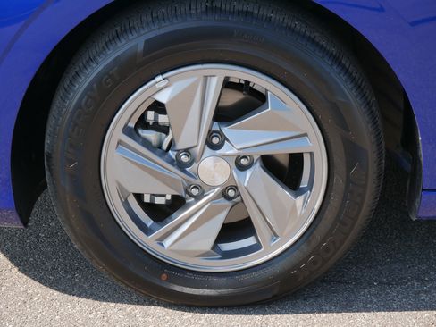 Certified 2025 Hyundai Elantra SE FWD image 15