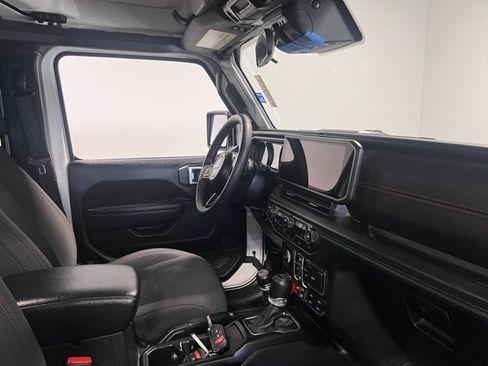 Used 2024 Jeep Wrangler Rubicon image 11