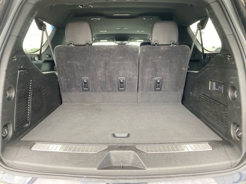 Used 2025 Chevrolet Suburban Premier RWD image 25