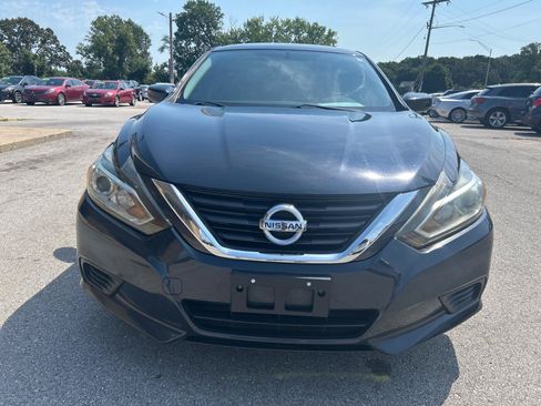 Used 2016 Nissan Altima 2.5 S w/ Power Driver Seat Package FWD image 2