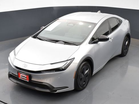 Used 2025 Toyota Prius LE image 23