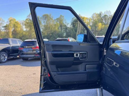 Used 2011 Land Rover Range Rover HSE image 9