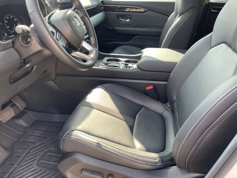 Used 2025 Honda Pilot EX-L image 9