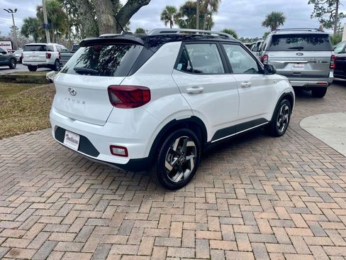 Used 2025 Hyundai Venue Limited image 6