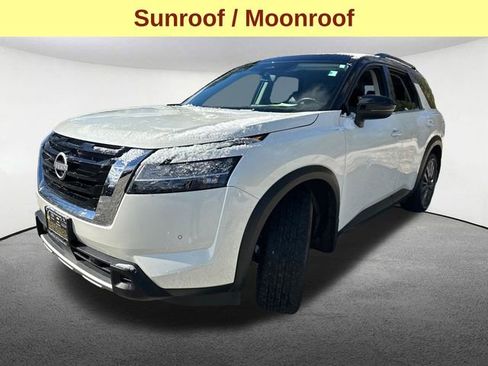 Used 2024 Nissan Pathfinder SL w/ SL Premium Package image 5