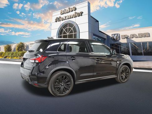 Used 2025 Mitsubishi Outlander Sport AWD image 3