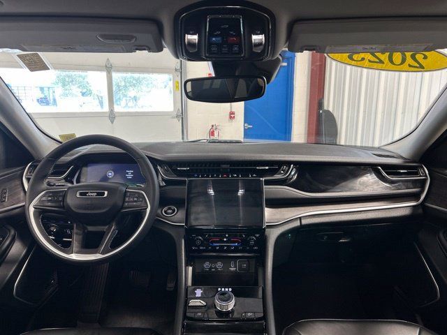 Used 2023 Jeep Grand Cherokee 4WD 4xe image 16